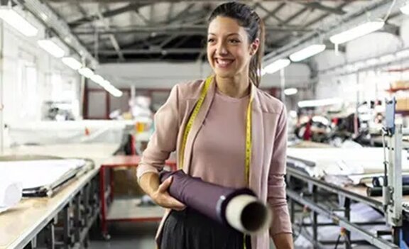 žena u tekstilnoj industriji_Nama