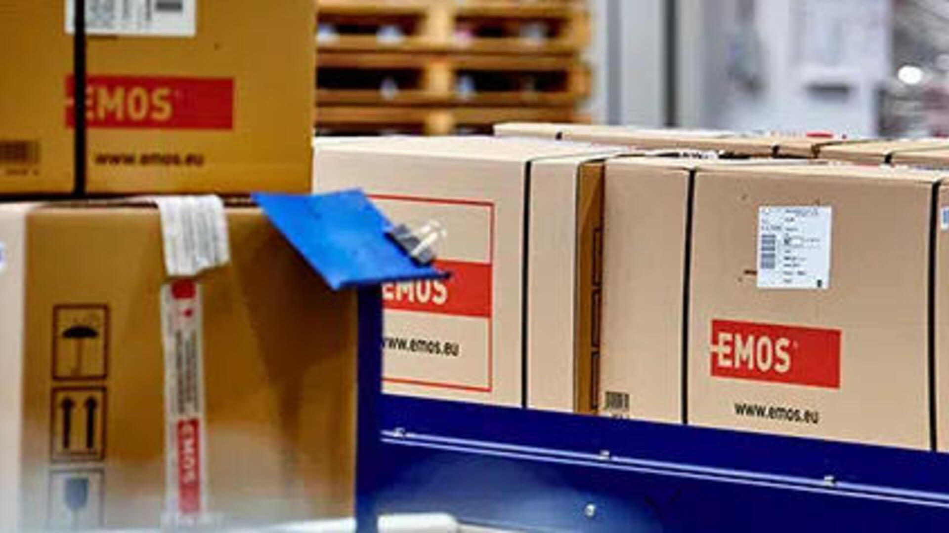 detail zabalen&yacute;ch v&yacute;robků ve skladu EMOS - efektivn&iacute; EDI komunikace např&iacute;č uskupen&iacute;m EMOS 