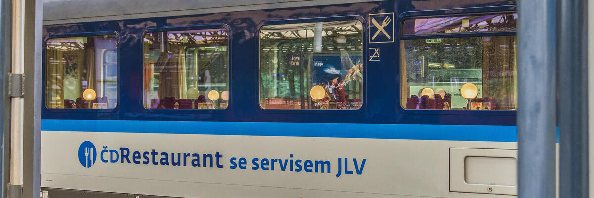 osobn&iacute; vlak se servisem jlv