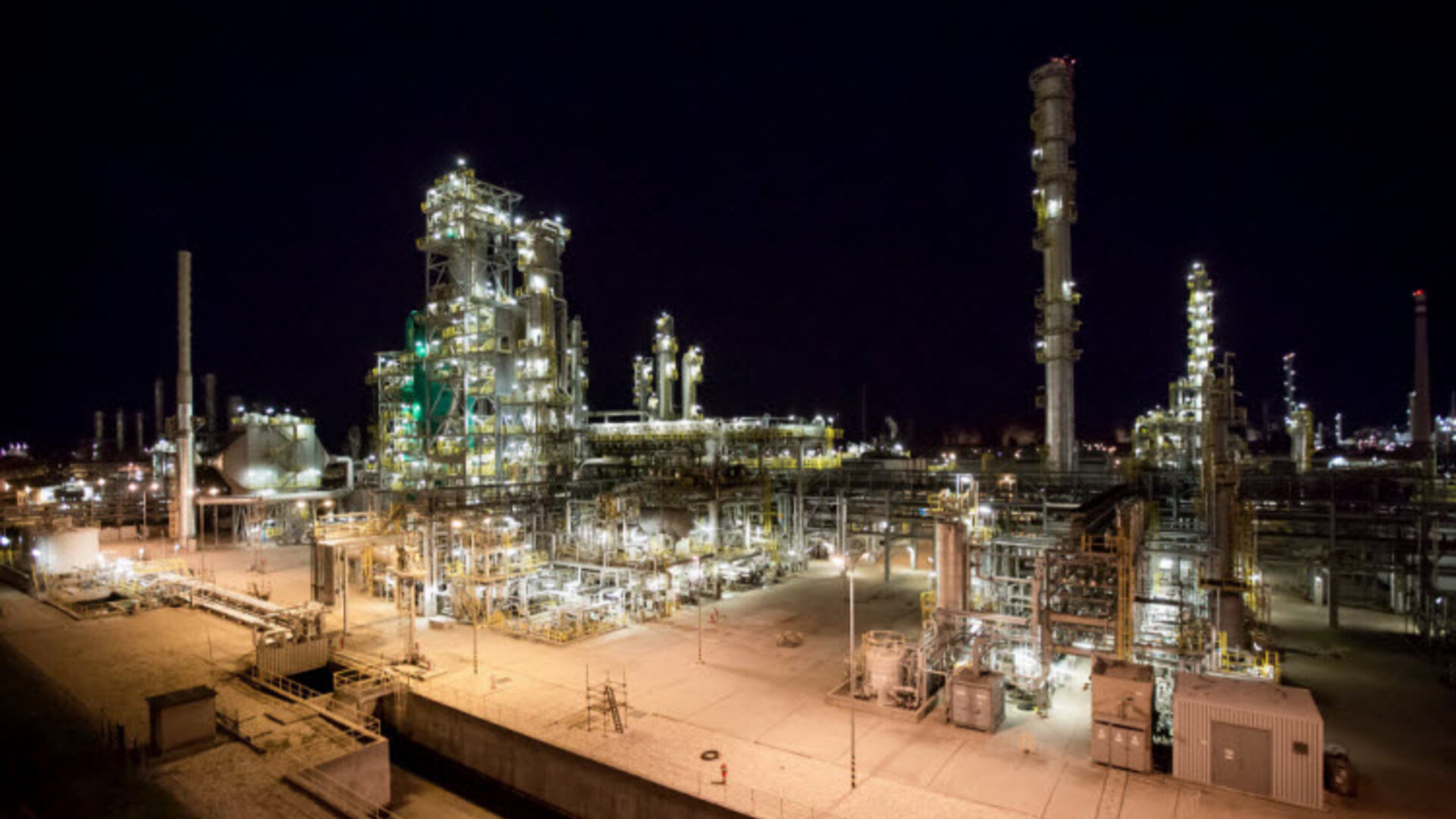 rafin&eacute;ria mol group