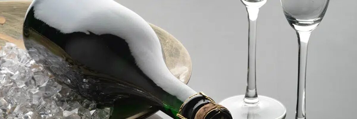 T&ouml;rley palack k&eacute;t poh&aacute;rral