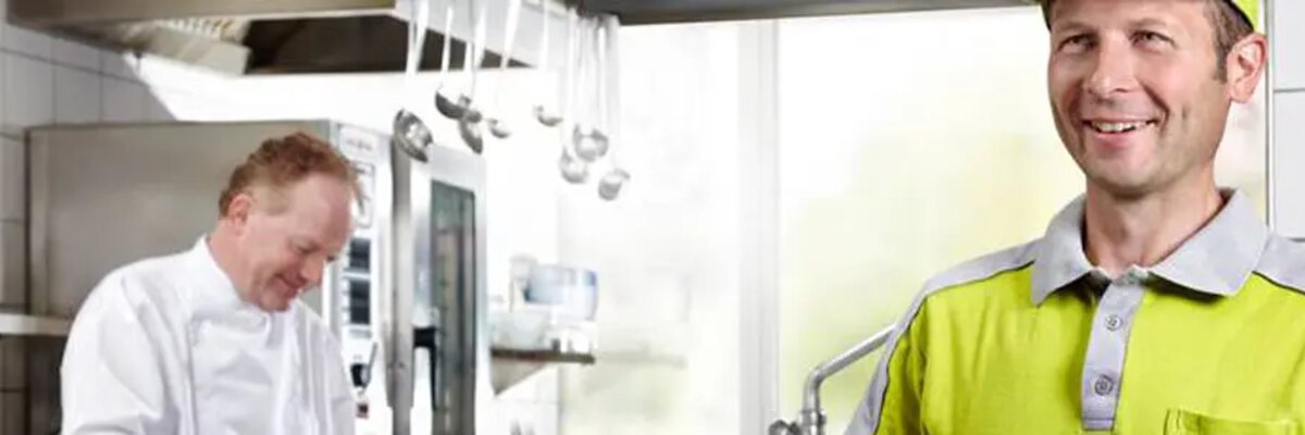 kroeswang-men-in-the-kitchen