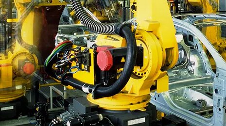 výrobní hala pro automobilový průmysl společnosti MOTOR JIKOV ve významu EDI ve světě strojírenství a slévárenství