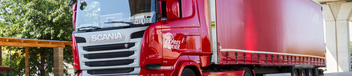kamión spoločnosti Expres Kuriér