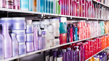 © iStockphoto/JackF FMCG (Fast Moving Consumer Goods) v obchode