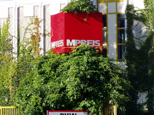 © MPREIS MPREIS shop from outside with the logo
