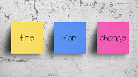 farebn&eacute; post-it papieriky s n&aacute;pisom time for change - integrovan&eacute; rie&scaron;enie