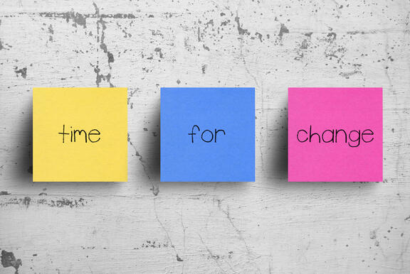 farebn&eacute; post-it papieriky s n&aacute;pisom time for change - integrovan&eacute; rie&scaron;enie